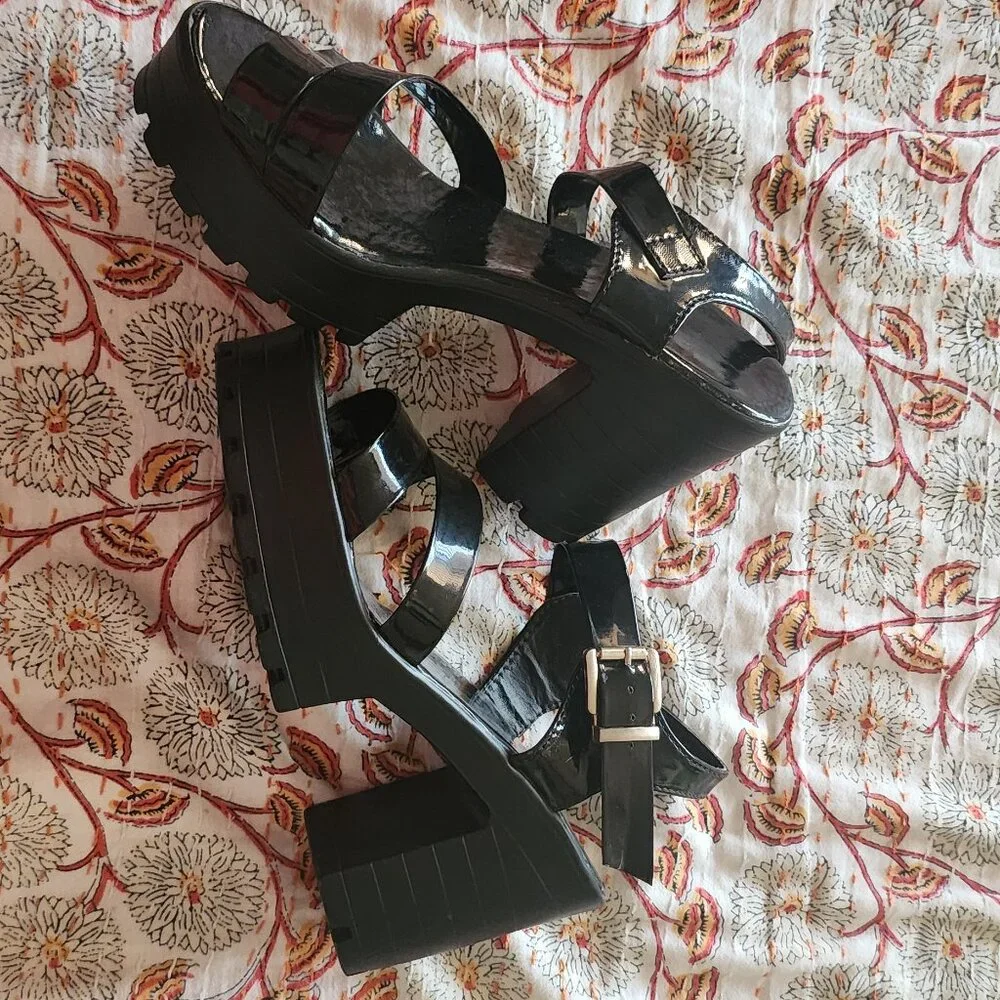 Faux Leather Cleated Chunky black  Sandals - Picture 3 of 5